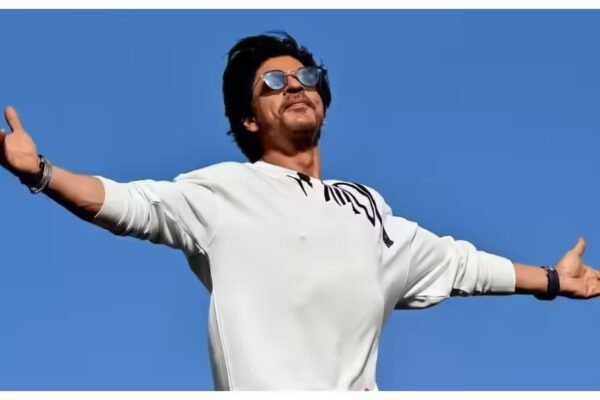 Body language expert decodes Shah Rukh Khan’s ‘alpha gesture’; says, ‘He loves to own the place’ |