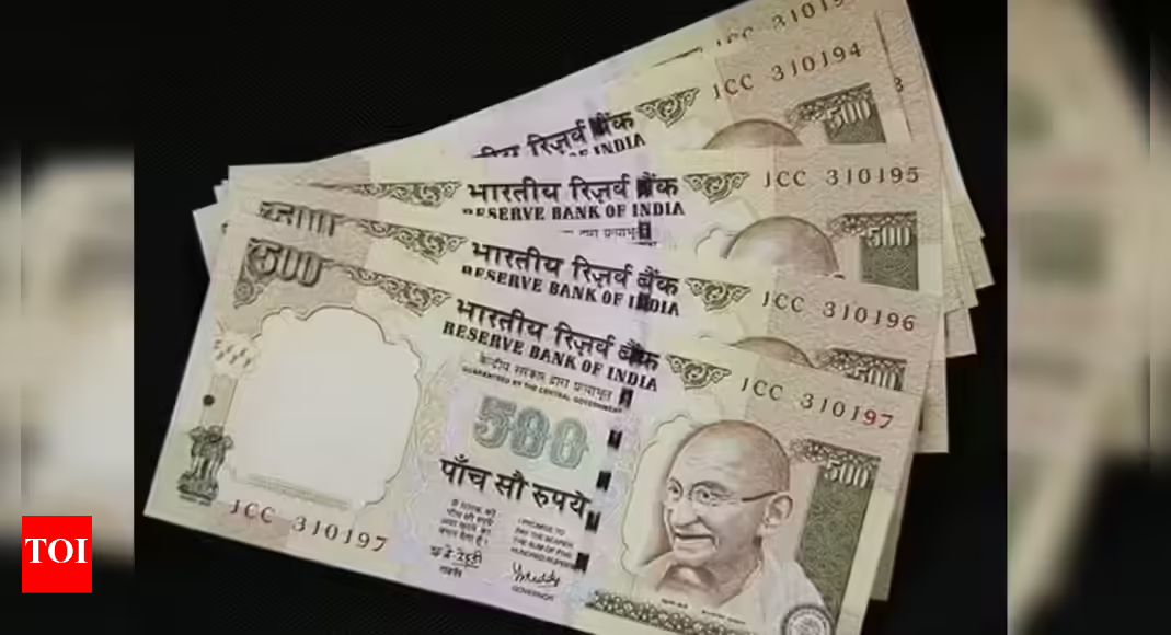 Many still sitting on old note stashes, hoping for exchange | India News