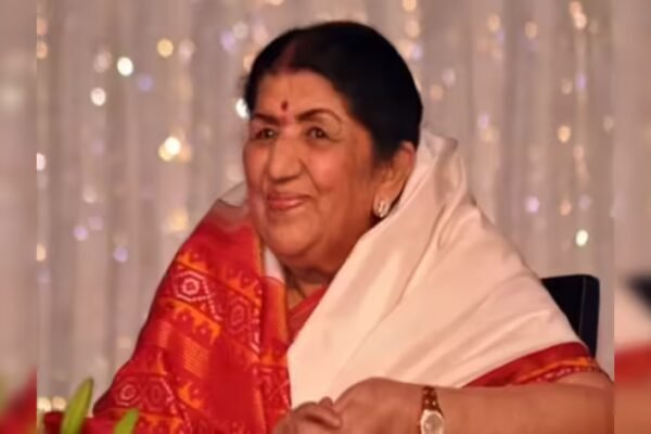 The unheard promise late Lata Mangeshkar made to V. Shantaram: Here's why Lata Mangeshkar declined Hrishikesh Mukherjee’s offer to compose for 'Anand' |