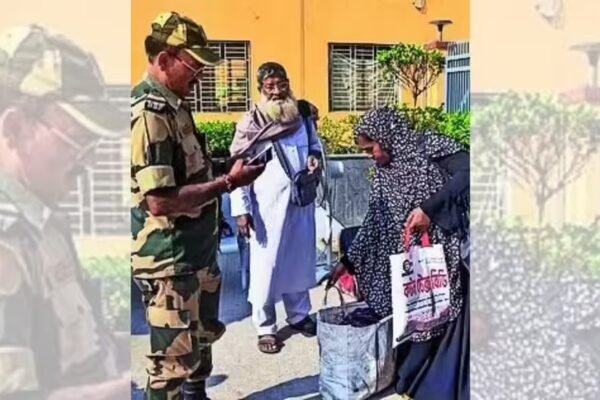 500 Bangladeshis fleeing West Bengal stranded near Zero Line | Kolkata News