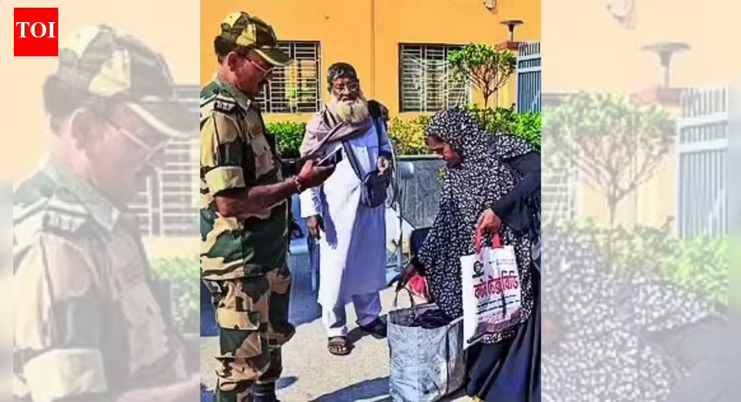 500 Bangladeshis fleeing West Bengal stranded near Zero Line | Kolkata News