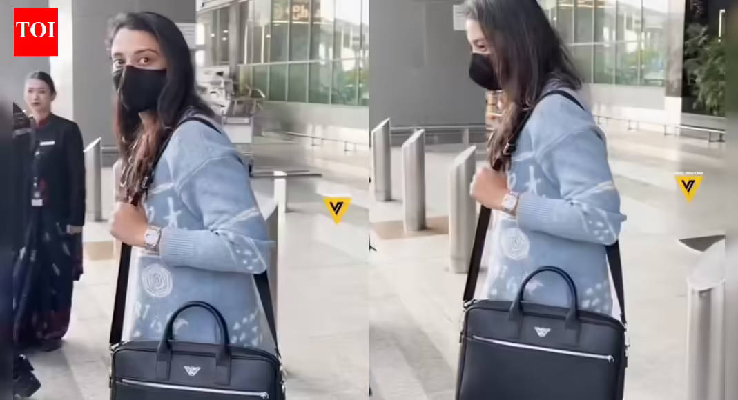 Smriti Mandhana seen in public for the first time after calling off wedding - Watch | Cricket News