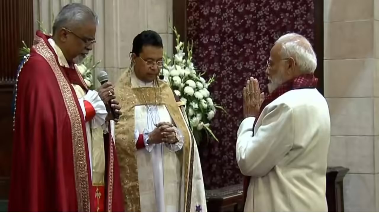 PM Modi attends Morning prayer