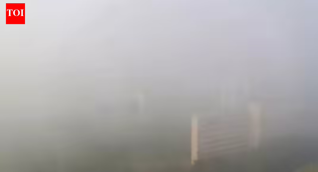 Delhi air pollution: Several areas record ‘very poor’ and ‘severe’ levels; thick smog reduces visibility | Delhi News