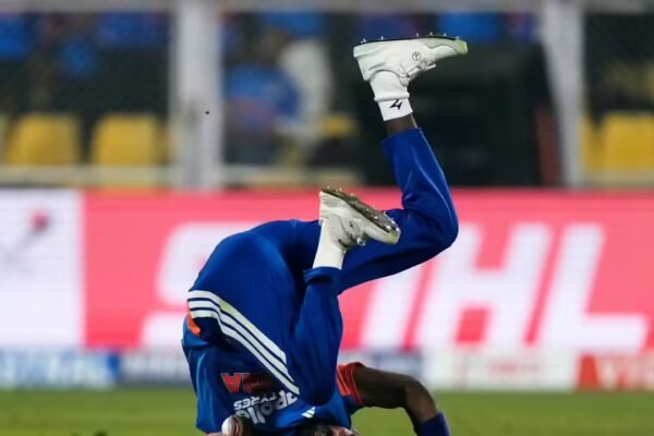 WATCH: Hardik Pandya flies to take outrageous catch vs New Zealand in third T20I | Cricket News