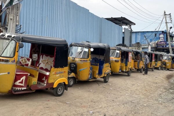 Hyderabad: Auto drivers protest LPG shortage, traffic disrupted on Sagar Highway near LB Nagar