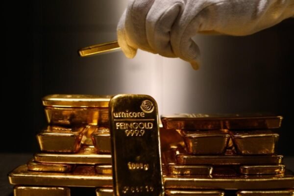 Gold Futures Rise on Spot Demand: Rediff Moneynews