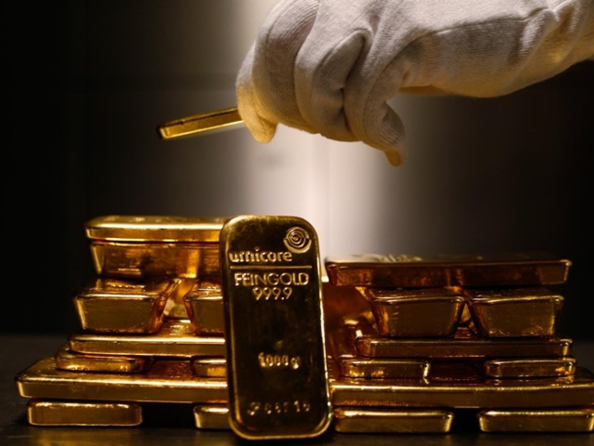 Gold Futures Rise on Spot Demand: Rediff Moneynews