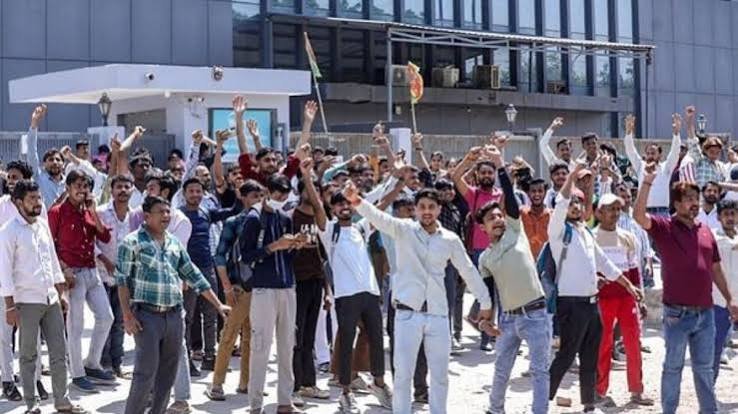 New Delhi : Construction Workers Paid and Brought for Protests